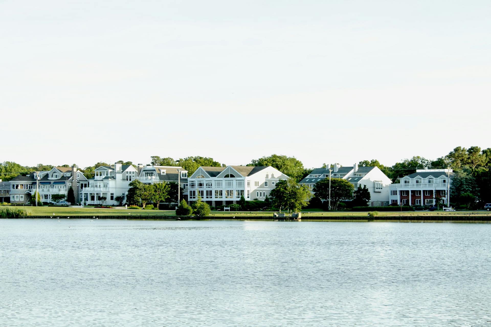 What Happens If You Die Without a Will in Delaware? 3 White houses along a waterfront seen from across the water
