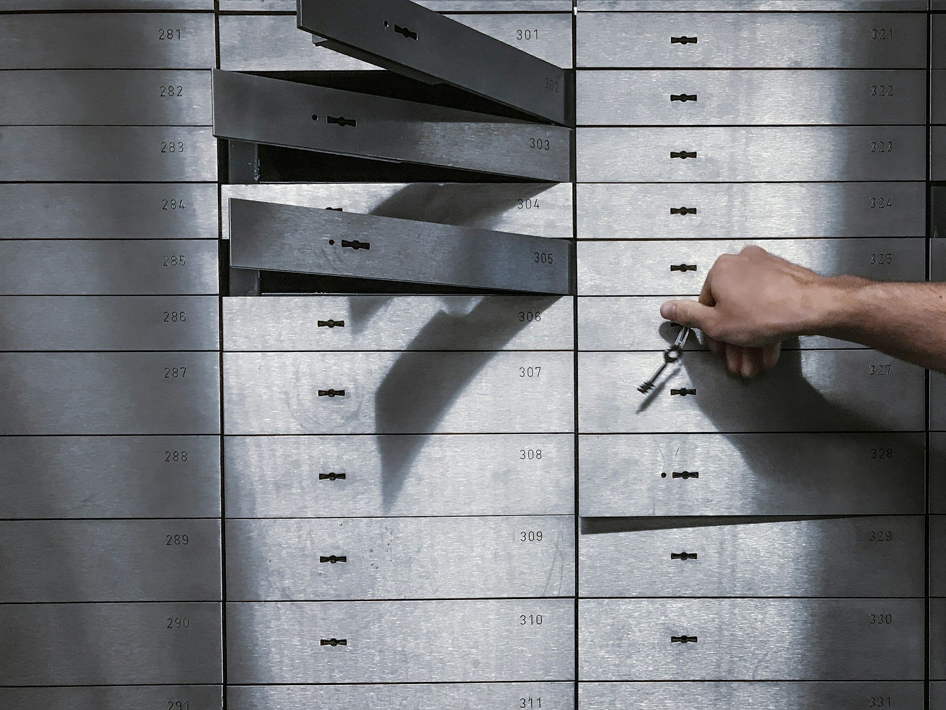What You Need to Know About Safes and Safety Deposit Boxes After Someone Dies 7 img 13