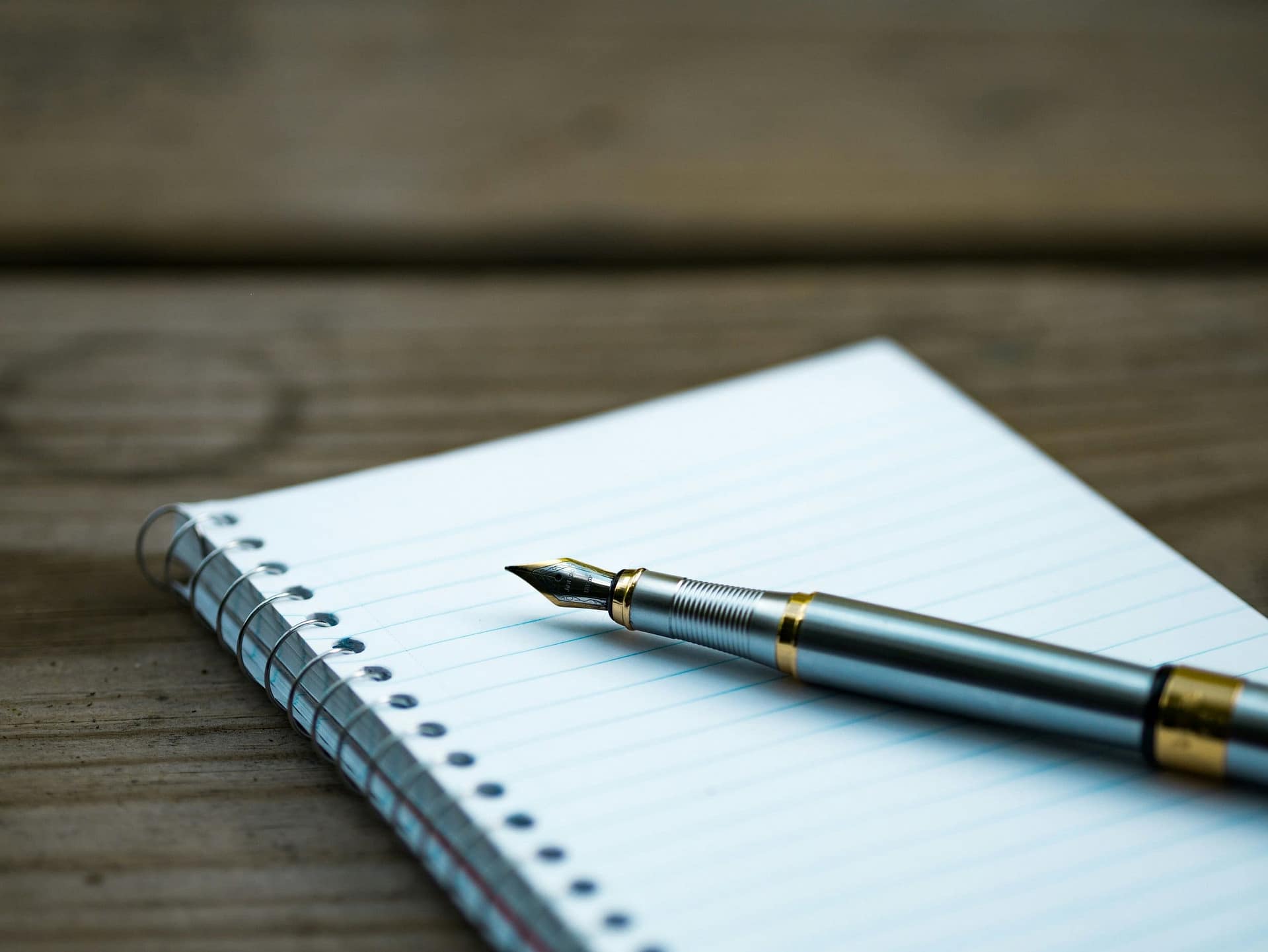 Can I Write My Own Will? 3 A fountain pen resting on an open spiral notebook