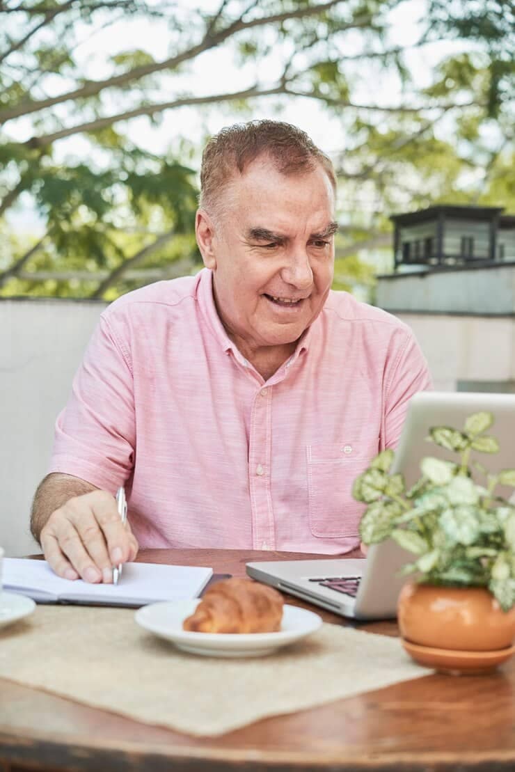Are holographic (handwritten), electronic, oral, and video wills valid in Oregon? 7 senior man learn something new 1098 21801